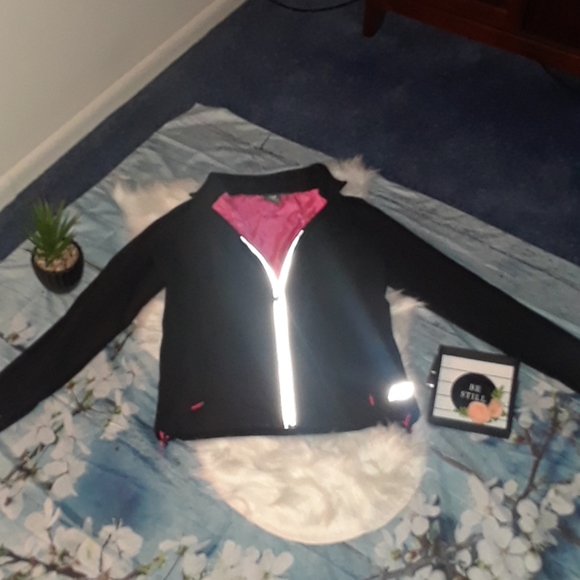 New Balance wind breaker - Picture 2 of 4